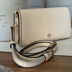 New Tory Burch Emerson Patent Leather Crossbody in Brie color